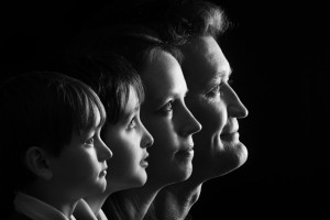 portrait de famille original en noir et blanc